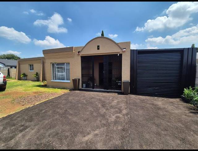 4 BEDROOM HOUSE FOR SALE IN MAYBERRY PARK